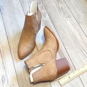 (49-1611)  ZBY Open Ankle Boots Size 5.5